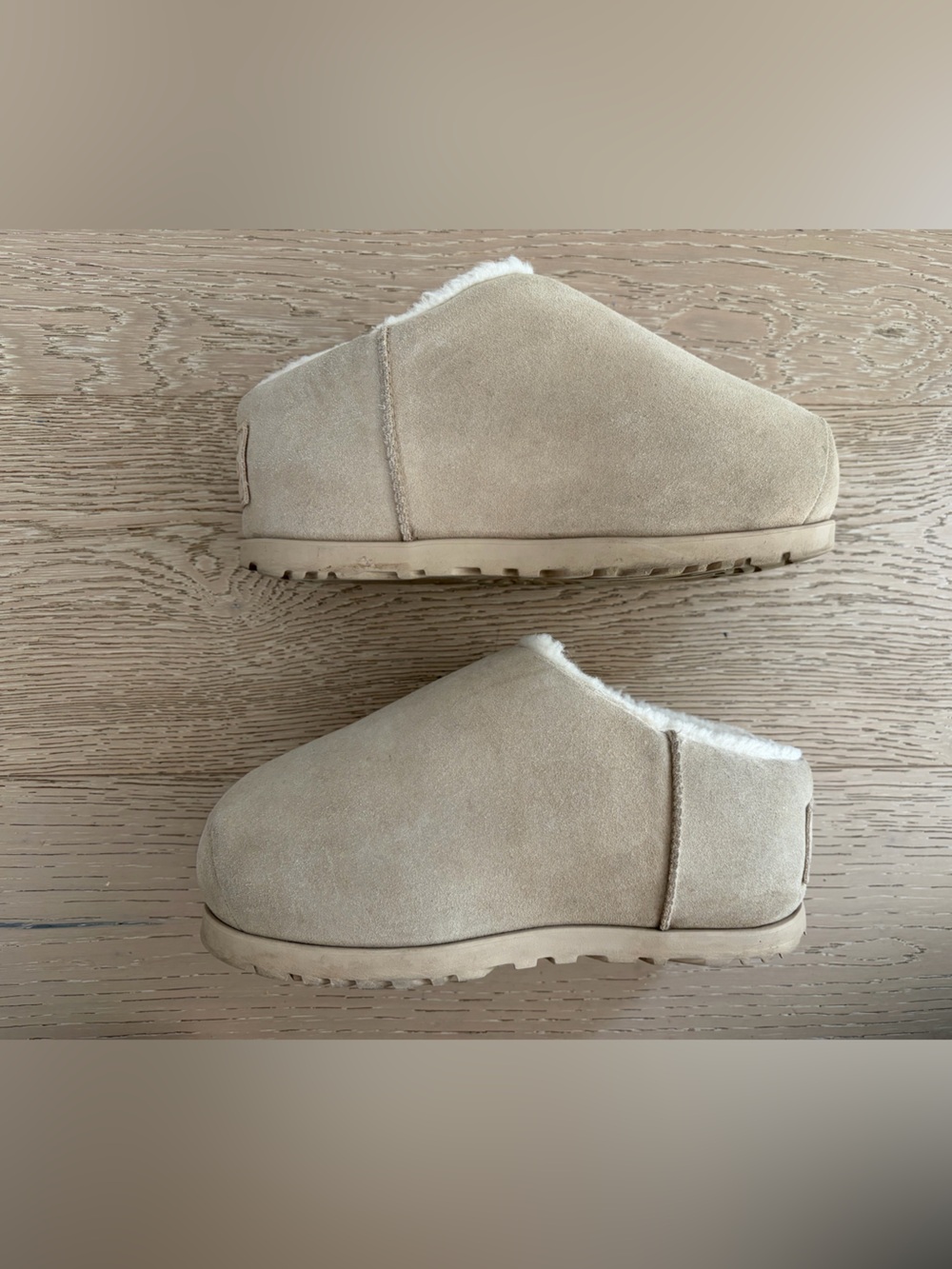 UGG Women's Pumped Slide Mules Shearling-Lined Slip-On - Light Beige Tan